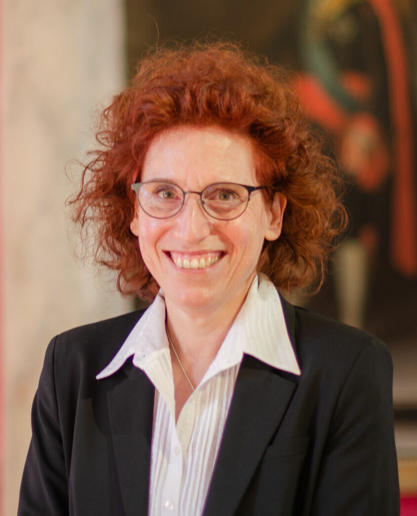 Porträt Prof. Dr. Katharina Riedel
